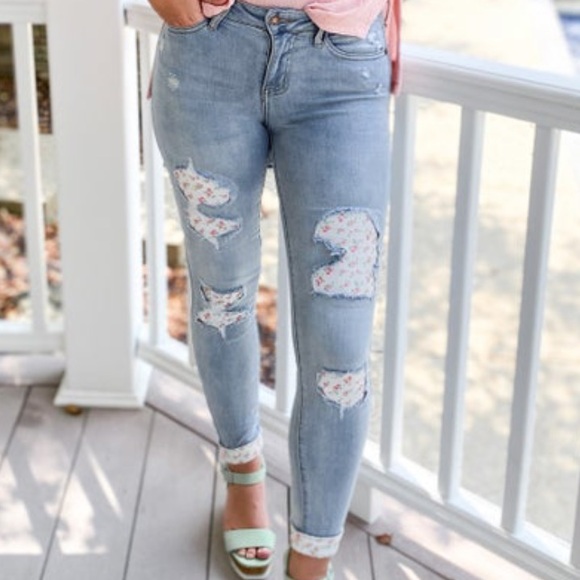 Judy Blue Denim - FLORAL JUDY BLUES